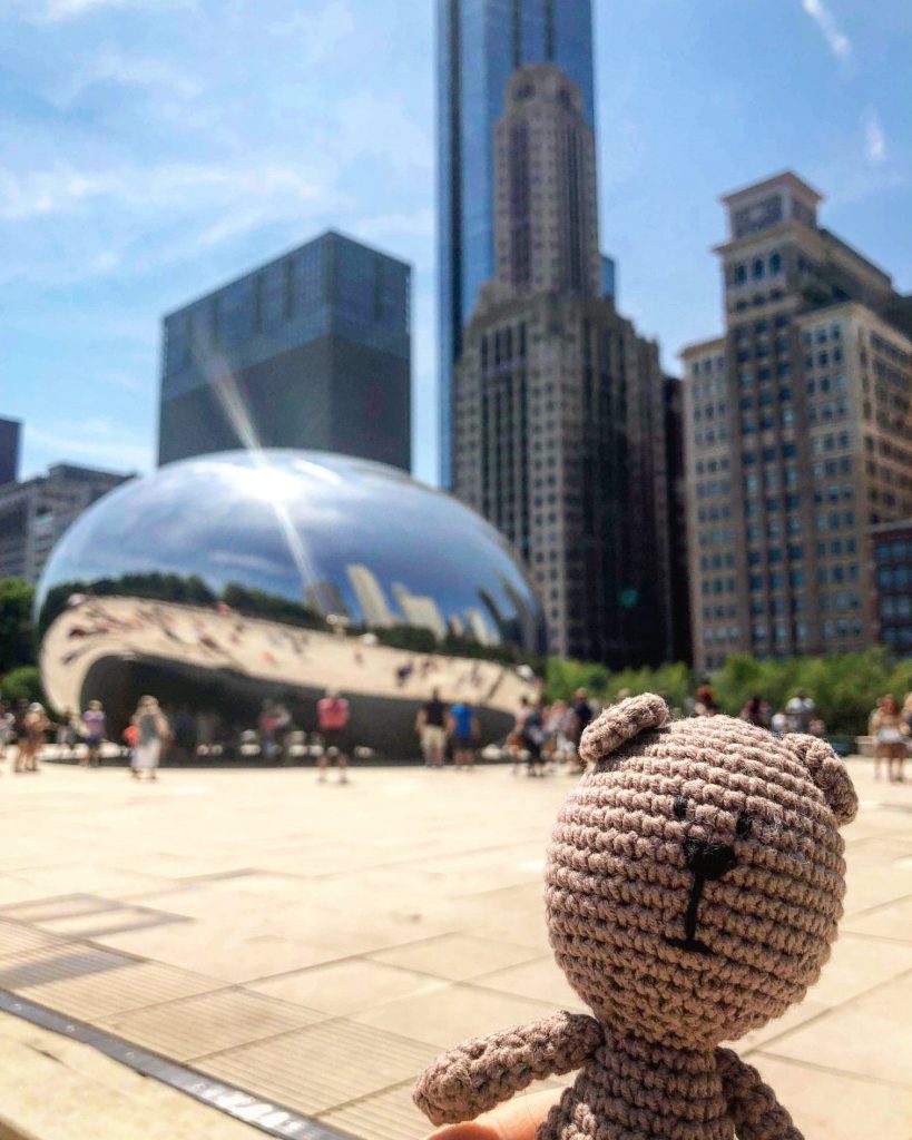 Szydełkowy Miś Podróżnik w Chicago, Bean Sculpture