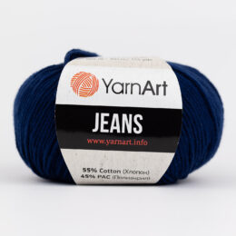 Włóczka Yarn Art Jeans 54 w kolorze atramentowym to kultowa propozycja największego tureckiego producenta. Jej skład to mieszanka bawełny z akrylem.