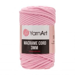 Włóczka Yarn Art Macrame Cord 3 mm 762 róż to 60% bawełny i 40% poliestru i wiskozy . Jej najbardziej charakterystyczną cechą jest przędzona struktura. 
