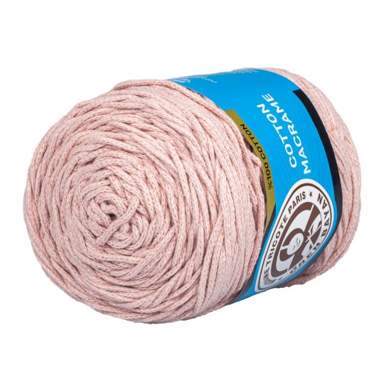 MTP Cotton Macrame M007 przędzony sznurek w kolorze różowym. 100% bawełny.  Ma budowę plecionej nitki bez rdzenia w środku. 250g/150m