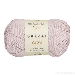 Włóczka Gazzal Giza 2488 to pięknie połyskująca merceryzowana bawełna w perłowym kolorze. Idealnie nadaje się na zabawki dla niemowlaków.