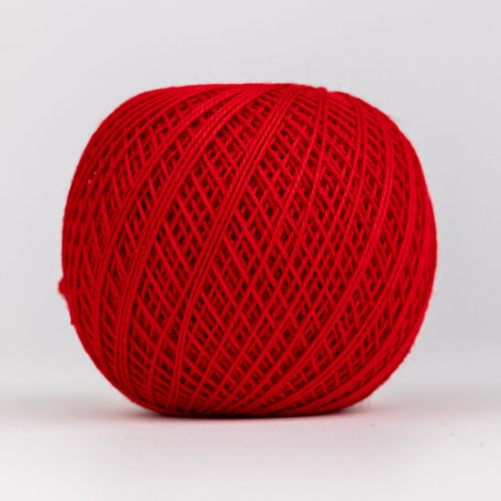 Ariadna Kaja 15 0307 w kolorze czerwonym to 100% bawełna merceryzowana od polskiego producenta nici i mulin. 30g/200m, grubość 50 tex