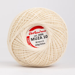 Ariadna Muza 10 0000 w kolorze ecru to 100% bawełna merceryzowana od polskiego producenta nici i mulin. 100g kordonka to 525m.  Grubość to 30 tex x 6