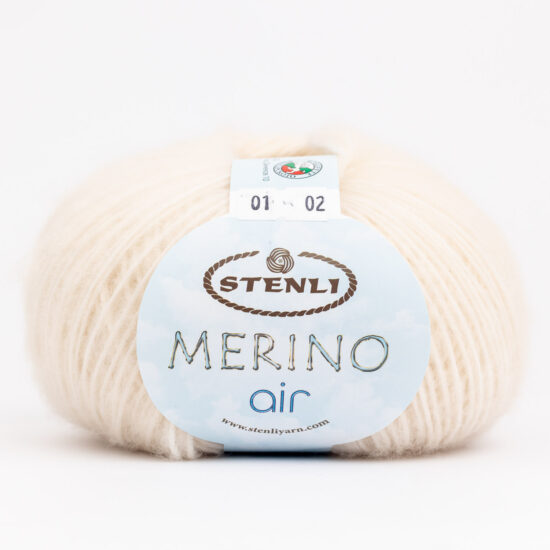 Stenli Merino Air 01 to miękka mieszanka z merynosem w kolorze śmietankowym. Idealna na zwiewne sweterki i szale. Motek 50g/220m.